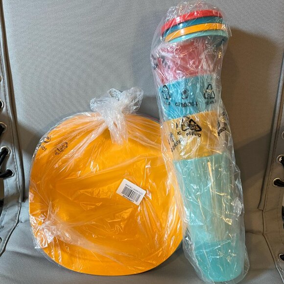 Tupperware Impressions 9 inch Luncheon Plates(4) and 16 oz Tumblers w/Lids(4) - Picture 1 of 2